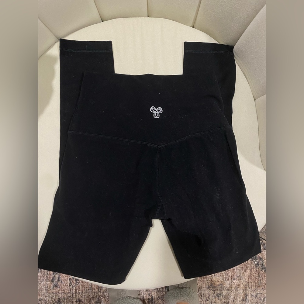 Aritzia TNA butter leggings